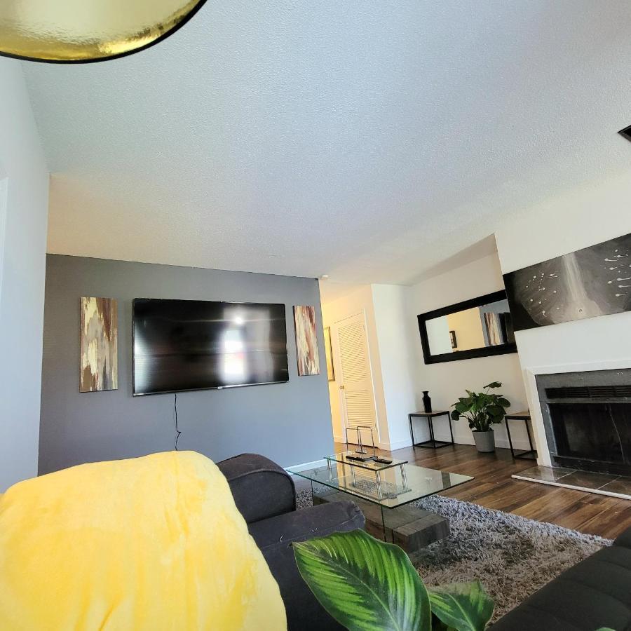 Hi-Tek-Duplex A-Two 75In 4K Led Villa Charleston Eksteriør billede